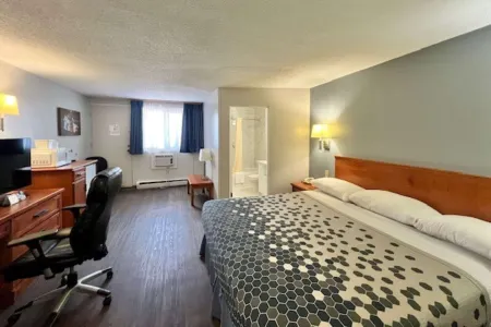 Econo Lodge Motel Village Отели рядом с достопримечательностью «Taylor Institute for Teaching and Learning»