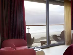 Scarlet Hotel