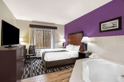 La Quinta Inn & Suites by Wyndham Norwich-Plainfield-Casino Hotels in Griswold