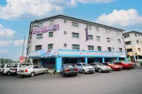 Swing & Pillows - Seri Kembangan Selangor Formerly Known As Golden Star Hotel Các khách sạn ở Serdang