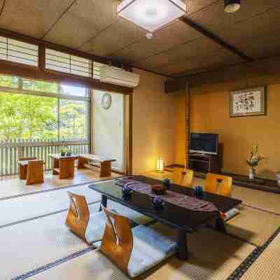 温泉旅館 丸茂 Rooms