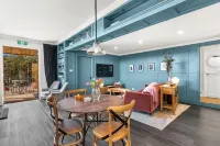Block Eight Estate Gum Trees Villa Hotels in North Rothbury