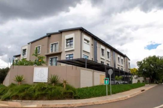 Contemporary Spacious & Comfortable Apartment