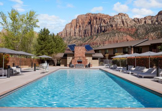 2. 햄프턴 인 & ..