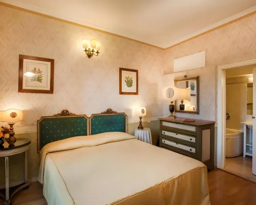 Hotel Hermitage Hotels near Corridoio Vasariano
