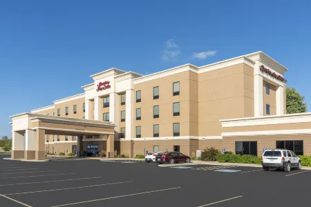 Hampton Inn & Suites Marshalltown Отели в г. Marshall County