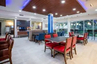 Holiday Inn Express & Suites DELAND SOUTH by IHG - فطور