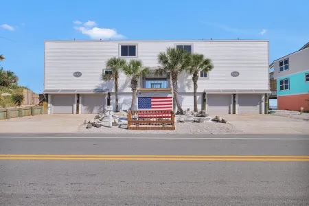 Direct  Oceanfront 3 Bdr Augustine Close to Night of Lights