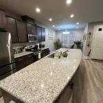 Hot tub, ping pong, and walking distance to over 25 wine tasting rooms!