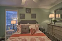 Sunny 1st Floor Condo w/ Pool: Golf, Swim & Play! Hotels in Diamondhead