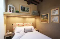 Il Barbacane,nice small house with pool, small doesn’t mean small,but beautiful