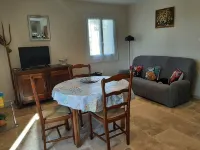 Gîte sous le Chêne Vert / Ideal for cyclists and hikers / Free private parking