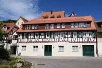 "das Schiefe Haus" Hotels near Neowise - (Kunstweg "Kunst-Klima - Klima-Kunst")