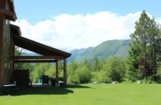 Rustic 1 bedroom, 1 bath, 2 minutes from the West Glacier Park