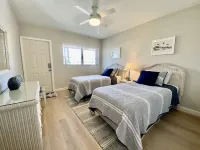 Downtown Old Naples 2 Bed - One block from 3rd Street & 4 blocks to the Beach