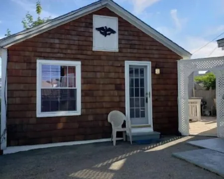 Cottage 200ft From Beach and Boardwalk ! โรงแรมในHampton Beach