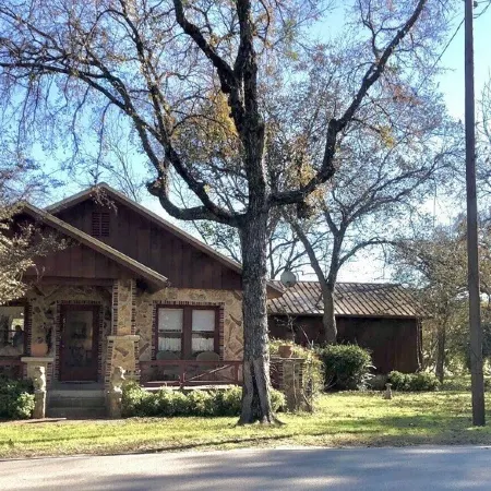 Family Friendly Spacious home on the Paluxy River