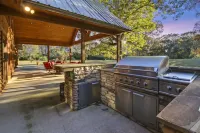 The Wildflower Ranch Log Cabin - HOT TUB - Generator