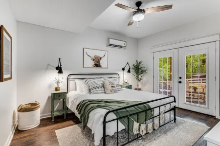 Wow!! Family Friendly Getaway:Hot Tub, Fire Pit, Nature, Wine & Weddings