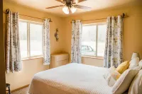Come enjoy Saddle Ridge! Hotels near Black Hills National Forest