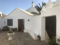 Private - Secluded - 3 en-suite Bedrooms - Large Heated Pool - Wi-Fi - Air/Con.