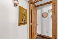 Comfy Country Condo - East