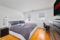 4-bedroom home just 30 minutes from Boston and many Universities Hotels in Randolph