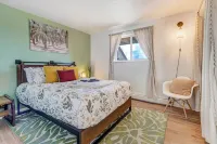180° Mountain Range Views and Centrally Located