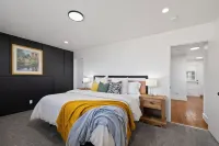 Beautiful View on Balcony Family Retreat Hotels near Thanksgiving Point