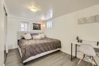 Cozy & spacious apartment walking distance to the best of Denver!