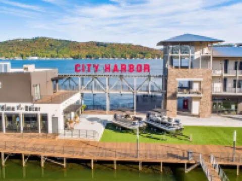 New Guntersville lake cottage - walking distance to lake and minutes to downtown