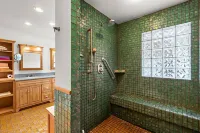 Charming 2-bedroom house on 2 dog friendly landscaped acres in lovely Chester