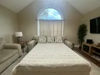 Mins to Avl, Game Room, Hot Tub, Pet Friendly + Free Netflix Hotels near Shoji Spa & Retreat
