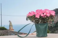 LA LUCCIOLA, immersed in the celestial sea of Amalfi, we await you in paradise