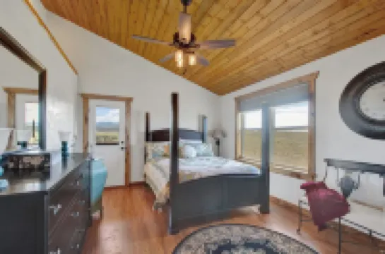 Magnificent Cabin Views of Sangre de Cristo Mountain Range & Wet Mountain Valley