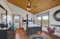 Magnificent Cabin views of Sangre De Cristo Mountain Range, and Wet Mountains.