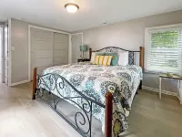 Pet Friendly Home by Lake Shawnee!