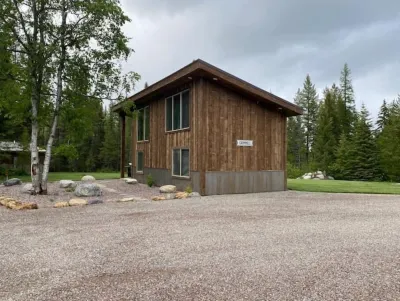Grinnell Chalet Hotels near Glacier National Park