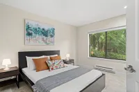 Modern Downtown Bellevue Condo, Free Parking