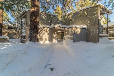 Sundowner Retreat/Central Mammoth/Walk DT/Sleeps 8 Отели в г. Маммот-Лейкс