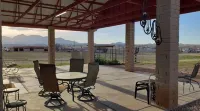 2 Bedroom~ Mountain Views~Close to Town and Wineries
