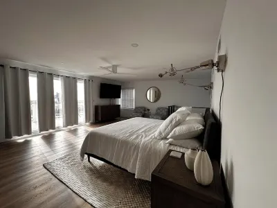 Waterfront home in the town of Old Saybrook, CT, walk to beach in a minute. Hotels near HomeGoods