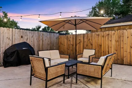 Cute & Cozy 3BR, 2bath w POOL