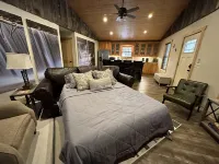 Charming Cabin Getaway: Where Rustic Meets Remarkable Charles T. “Chuck” Tate Waterfront 주변 호텔