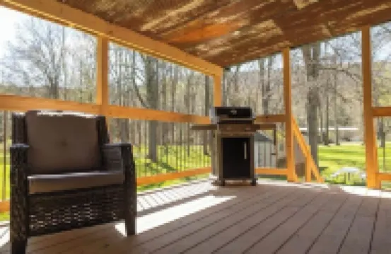 Cozy Cabin on the Creek with Hot Tub!