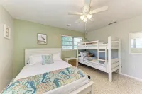 Newly Remodeled Beach Home, only1 mile to Nokomis Beach!