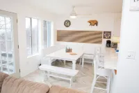 Newly Remodelled Unique Beautiful Townhome near the slopes