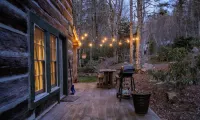Idyllic modern 1800s Log Cabin Hot Tub & Fire Pit Sugar Mountain