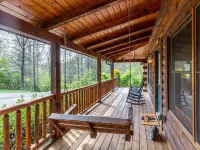 Cozy Cabin with Hot Tub; 5 miles to Harrahs Casino Hotels in Qualla