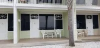 NICE! Great Reviews! Tampa Bay Beach condo with FULL kitchen, Veteran owned